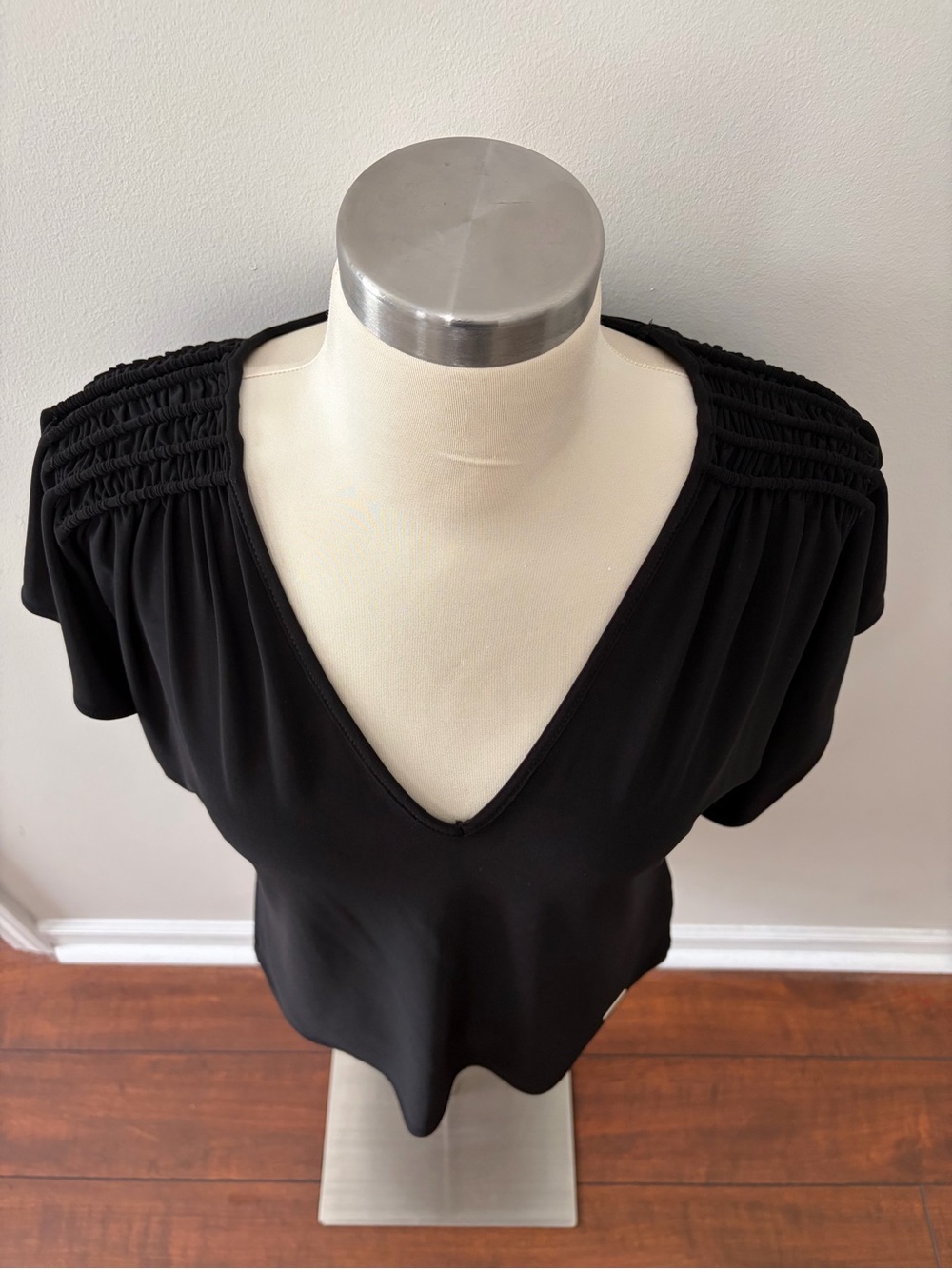 Anne Klein Black V-Neck Flutter Sleeve Top Sz S Office Elegance - Picture 4 of 12